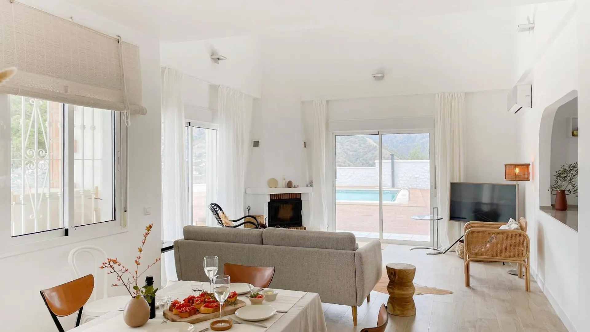 Luxury Villa - Breathtaking Views - Hot Tub - 15' To Beach Cómpeta Spanien